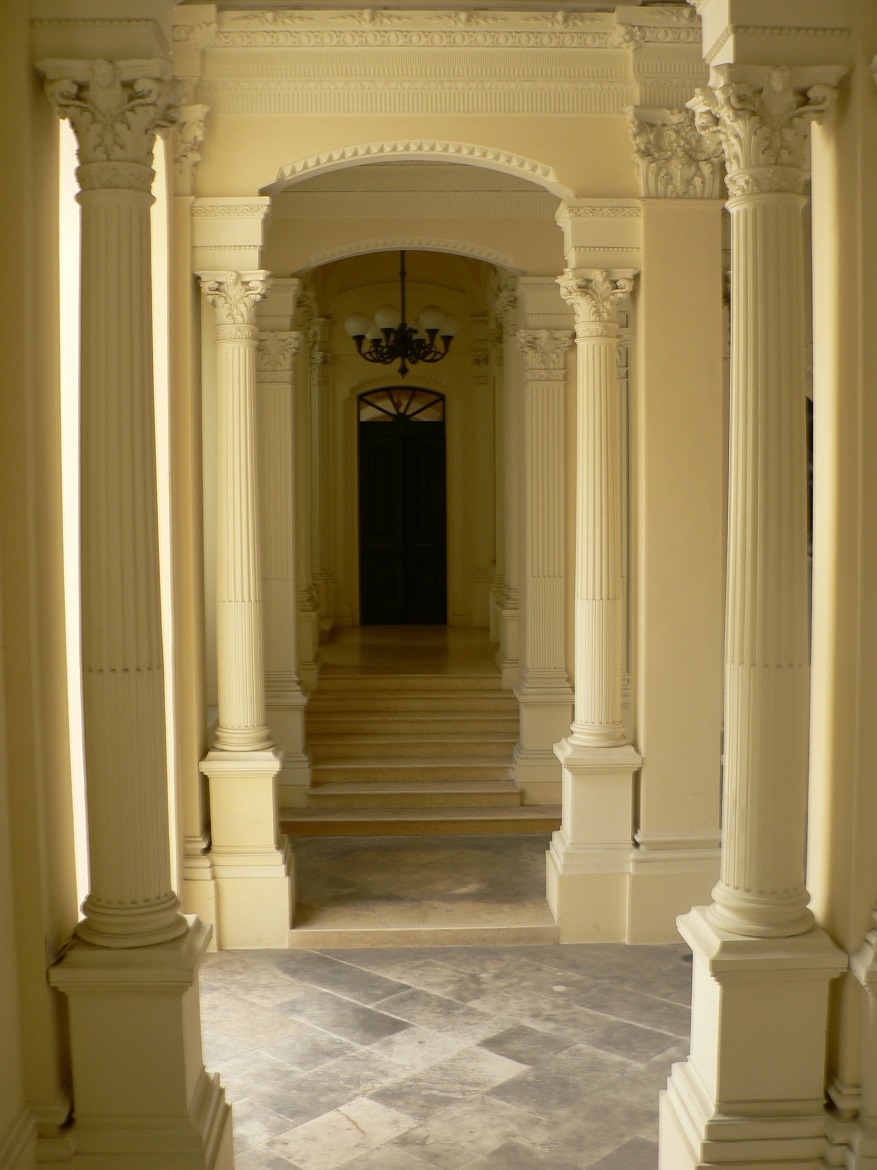 Palazzo Mezzopreti ingresso 